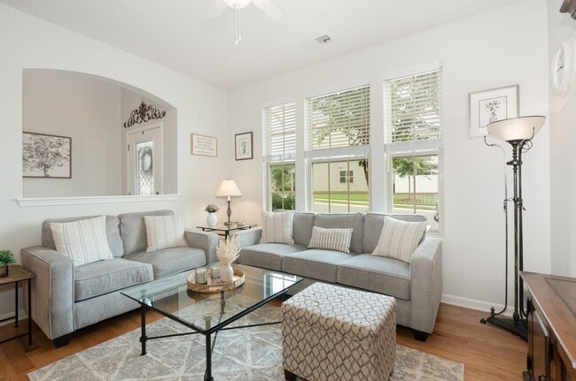 Photo - 3021 Honeylocust Ln