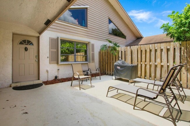 Photo - 2046 Cove Ln