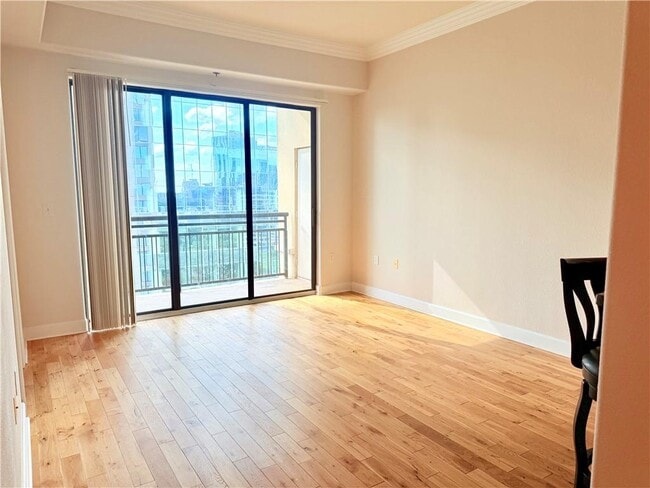 Building Photo - 3445 Stratford Rd NE Unit 2106