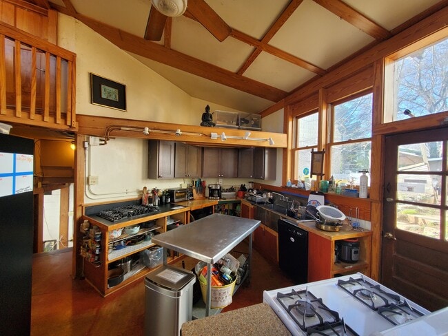 Photo - 317 Nelms Ave NE