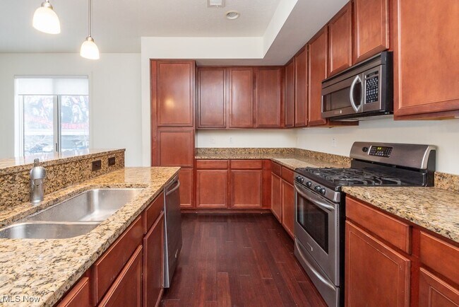 Photo - 1419 E 14th St