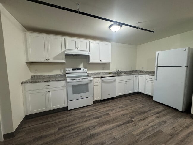 Photo - 191 E Housatonic St Unit D