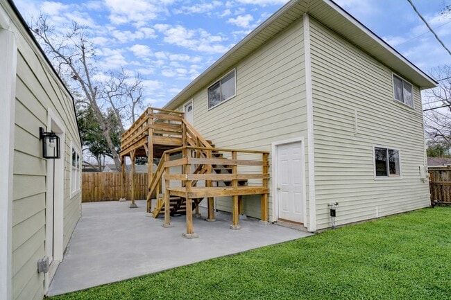 Building Photo - 6603 Narcissus St