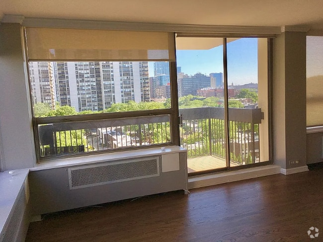 Building Photo - 1460 N Sandburg Terrace Unit APT 801A