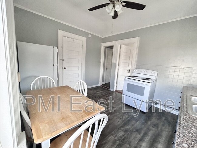 Photo - 22 Railroad Ave Unidad B