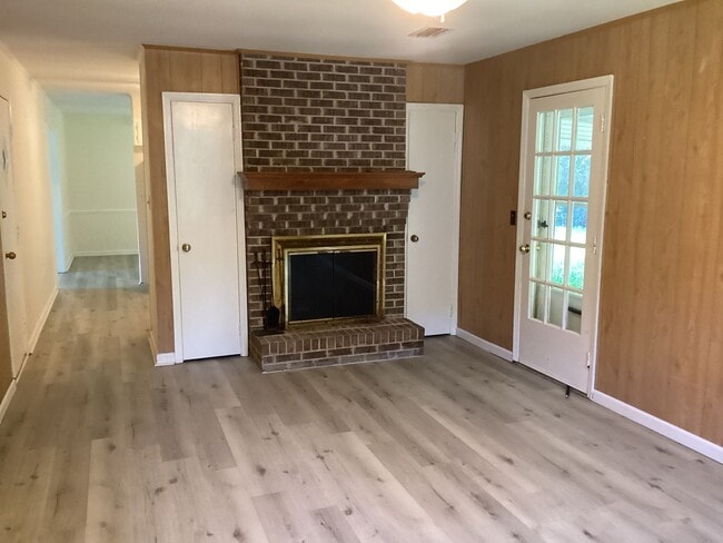 3121 Hawthorn Circle