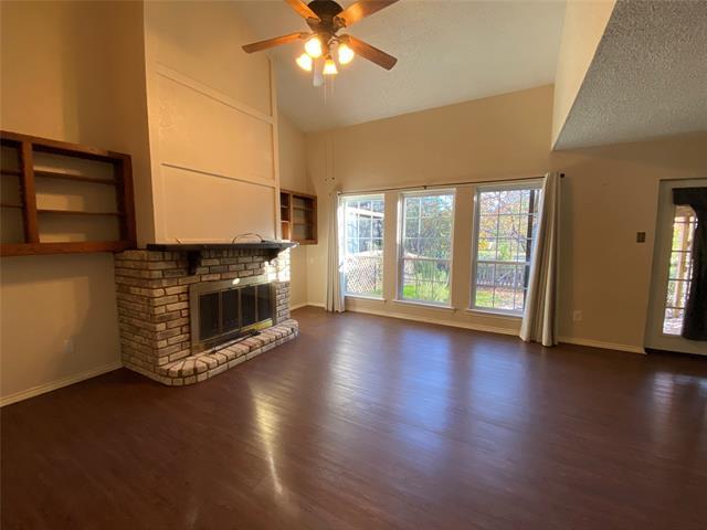 Photo - 606 Old Country Rd