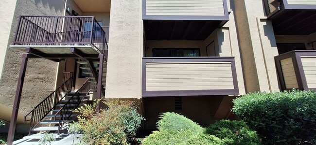 Building Photo - COMING SOON! $2850 2 BED/2 BATH CONDO IN W...