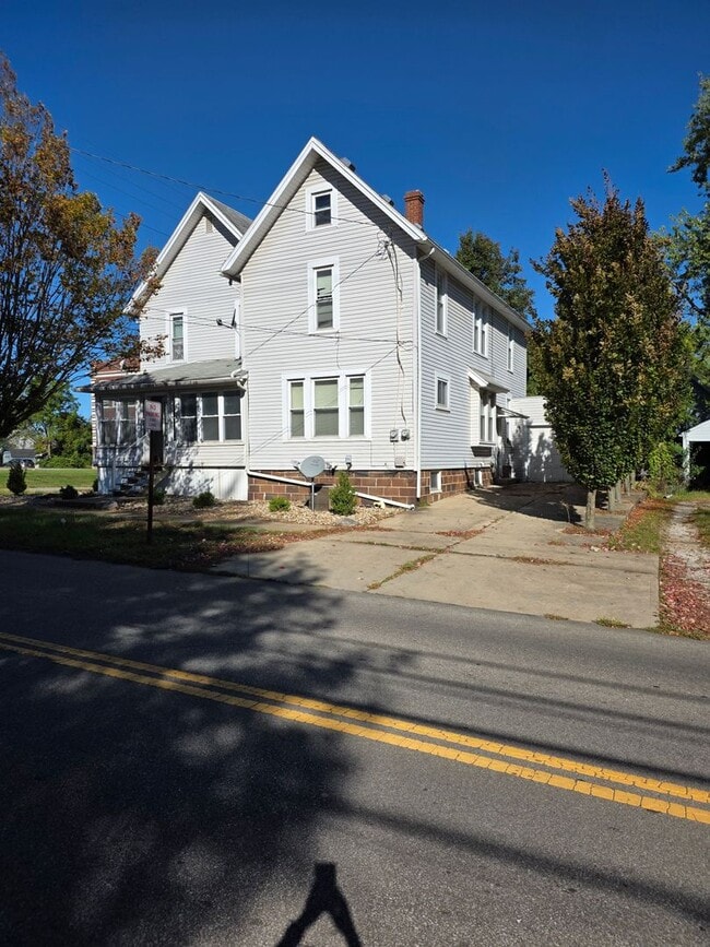 Building Photo - 202 East Walnut, Ashland Unit 202 East Walnut