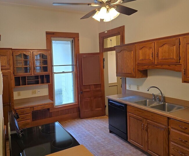 Photo - 4 Bed, 2 Bath - MUST SEE!!