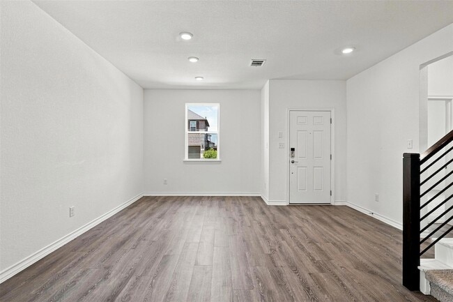 102 Gracie Wy