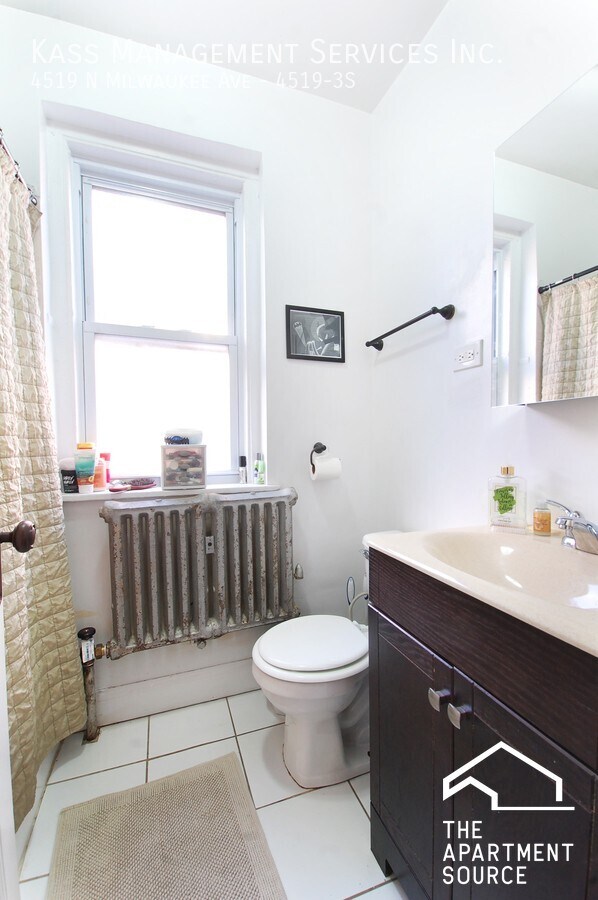 Photo - 4519 N Milwaukee Ave