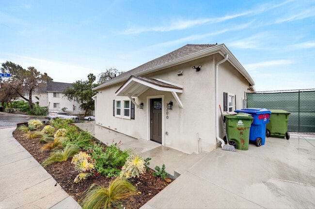 Building Photo - 3200 Weldon Ave