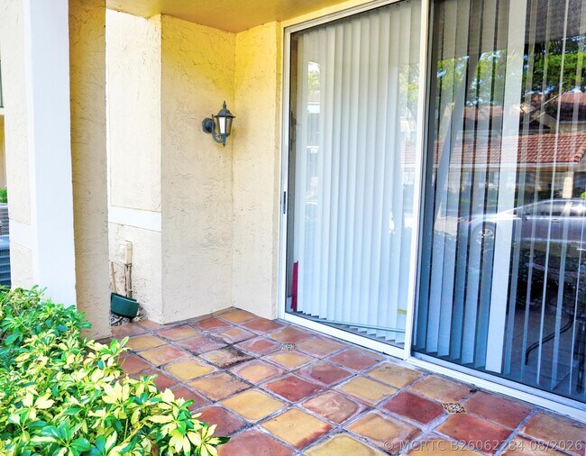 1721 Village Blvd Unidad 103