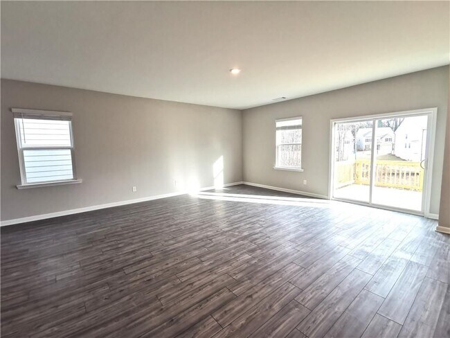 Photo - 4616 Waxwing St