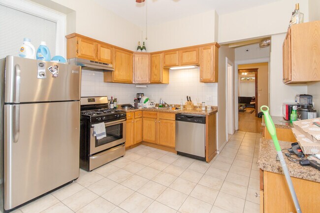 Building Photo - 3727 N Marshfield Ave Unit 2 Rental