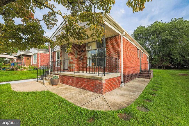 2804 Hanson Ave
