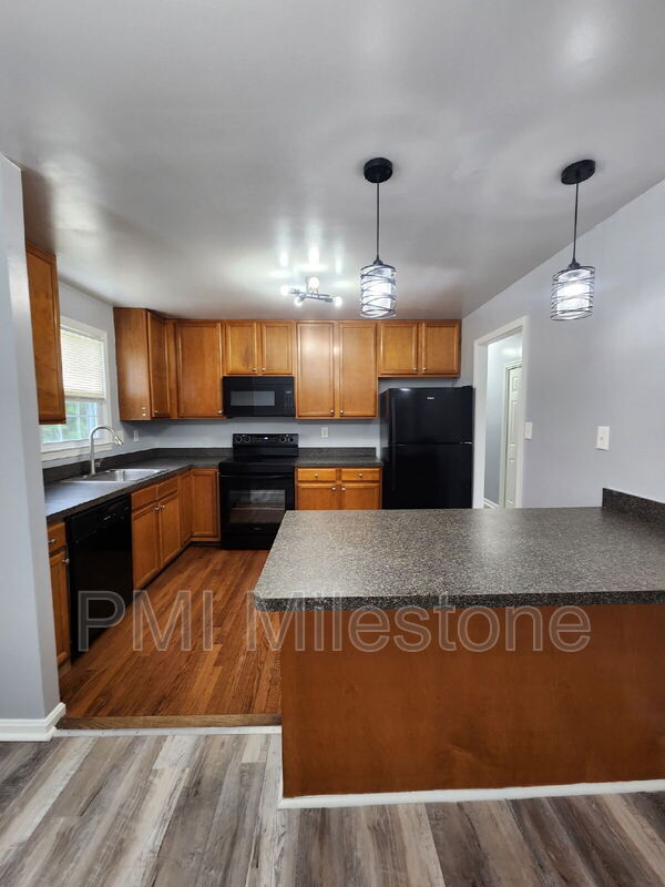Photo - 3333 Swann Rd