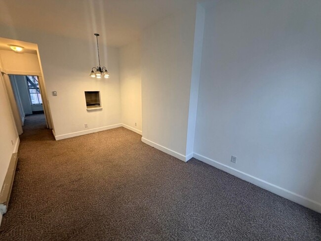 Building Photo - 285.5 Hudson Ave Unit Apt 1