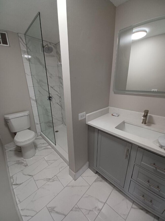Photo - 5100 N Marine Dr