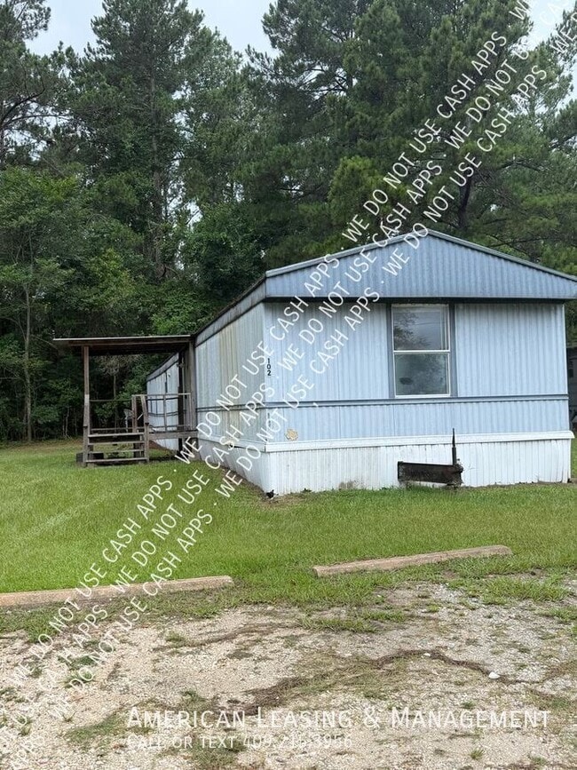 Building Photo - 102 Hornet Ln