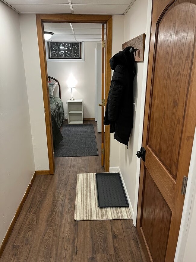 604 Simpson St Unidad Furnished 2BR Basement Ap
