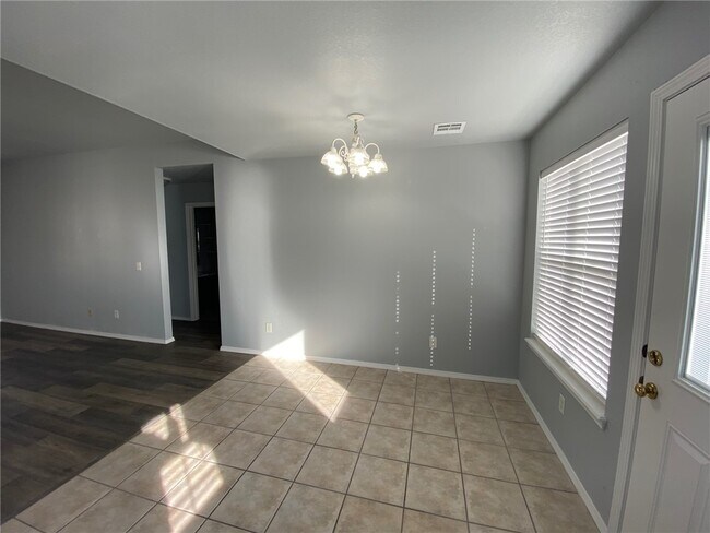Photo - 1011 Sunflower St