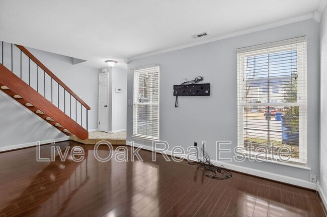 Photo - 304 Falling Ln