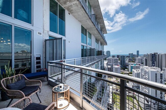 Photo - 690 SW 1st Ct Unidad PHI26