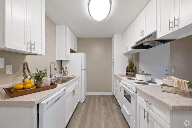 2BR, 2BA - 1,129SF - Kitchen
