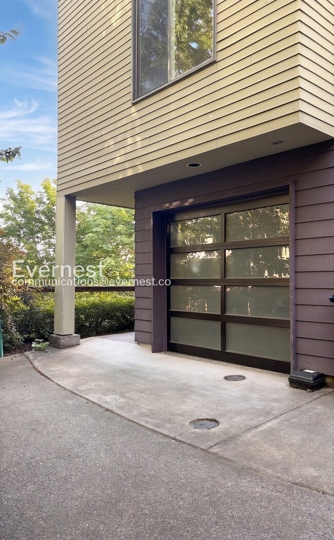 Building Photo - 3Bed/2.5 Bath/Available Now!