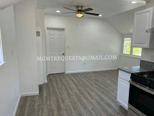 Photo - 1025 S Victoria Ave Unidad B