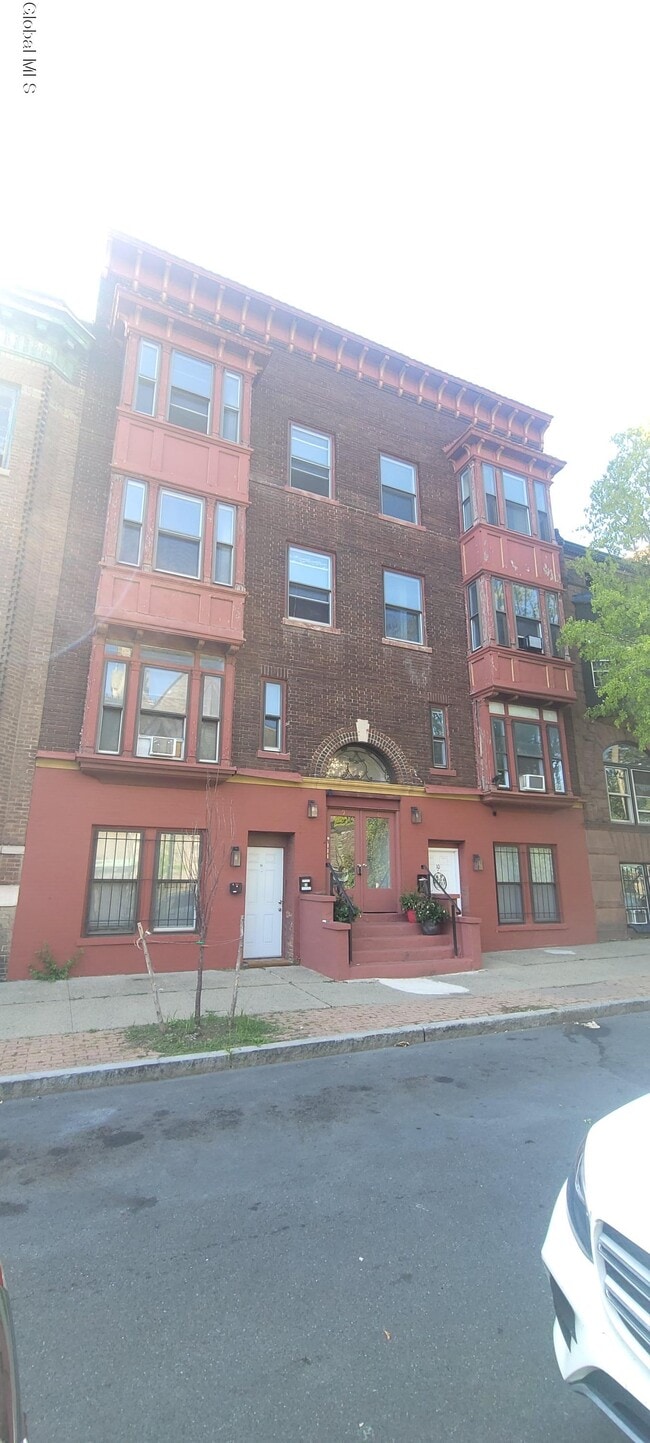 Building Photo - 9 St Joseph's Terrace Unit 3B Rental
