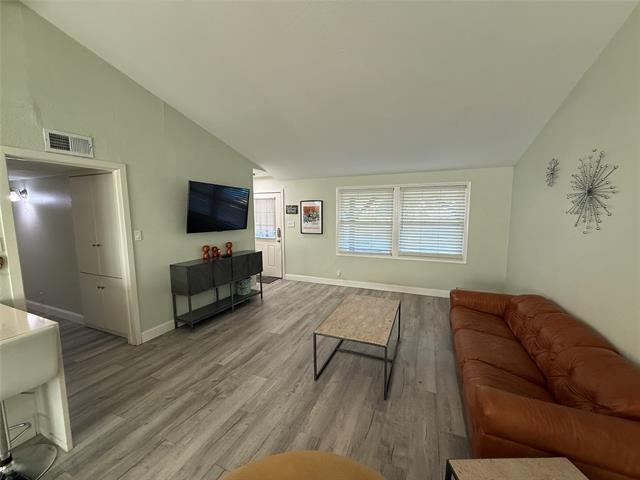 Photo - 817 Loganwood Ave