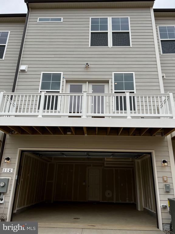 Photo - 110 Kinross Ln