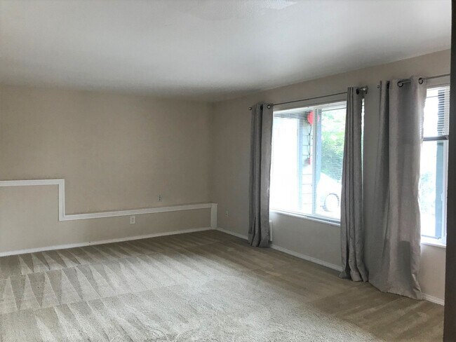 9717 Danwood Ln NW Unidad Danwood 9717 Unit 3