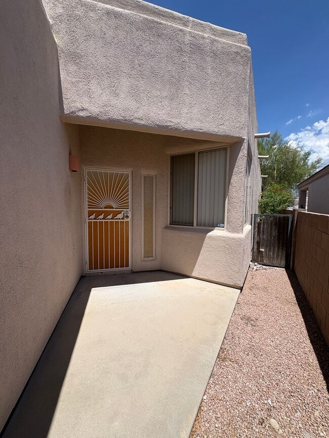 Photo - Well Maintained Home in East Side Gated Community- 3Bd-A/C-Community Pools !!