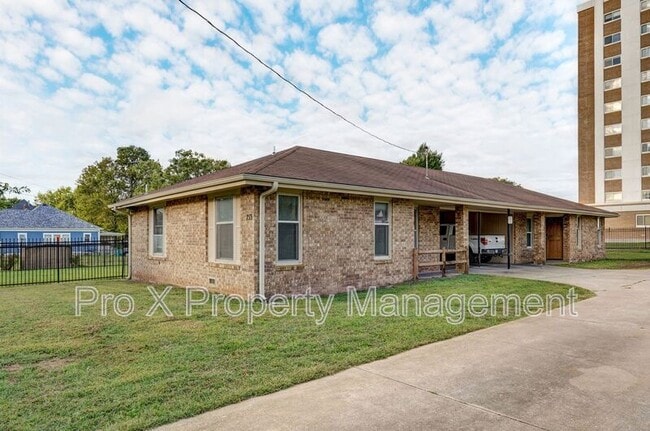 Photo - 753 S Campbell
