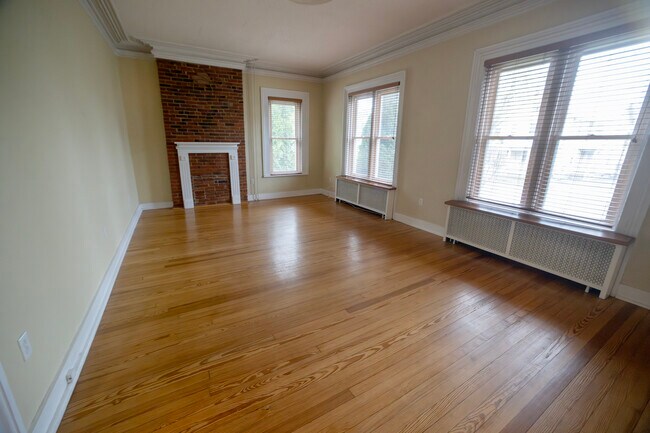 Photo - 208 Grand Ave Unidad 1