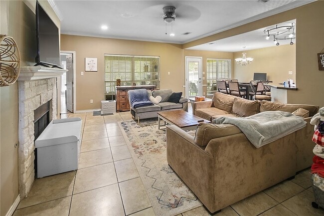 Photo - 335 Robelmont Dr