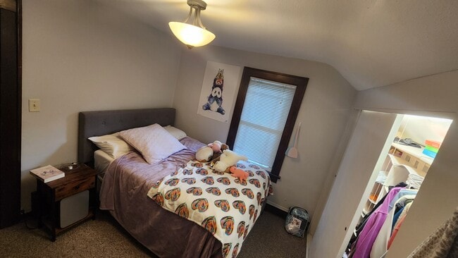 Photo - 936 Drake St