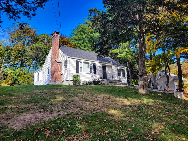 Building Photo - 90 Cedar Ln