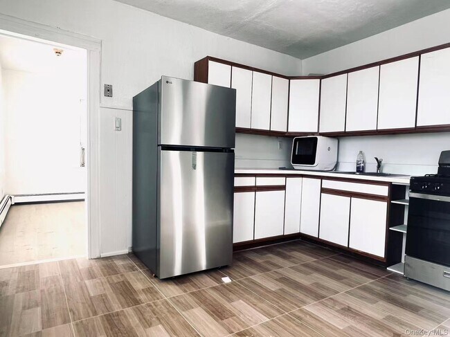 Photo - 16 E John St Unit 2