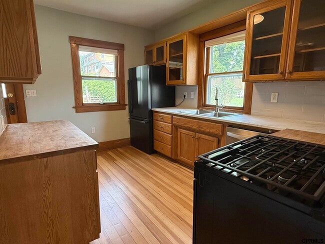 Photo - 824 N 47th St