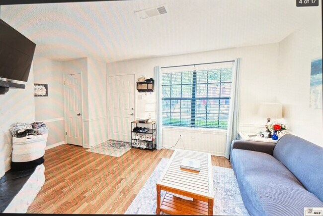 Photo - 118 Wellington Pl