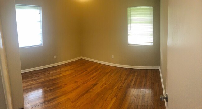 1901 Crabapple Dr