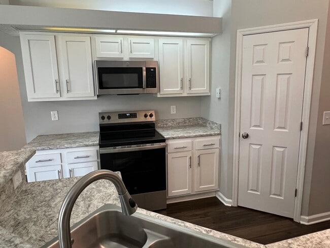 Photo - 4BR/2BA Home Walking Distance to Mary Lee ...