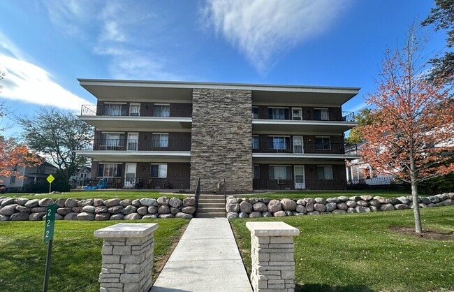 Building Photo - 222 S Tryon St Unit Apt 8