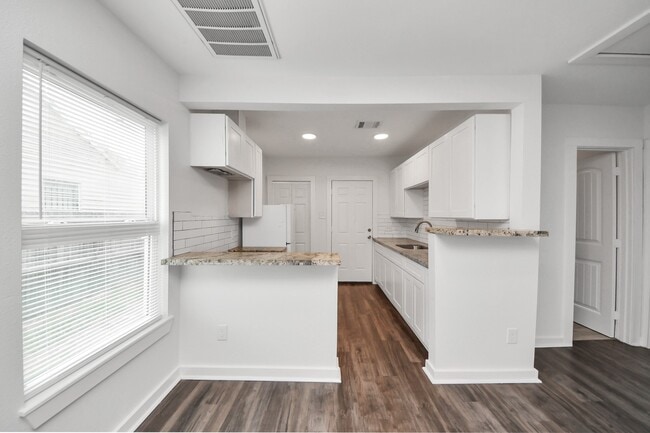 Building Photo - 233 N Carolina St Rental