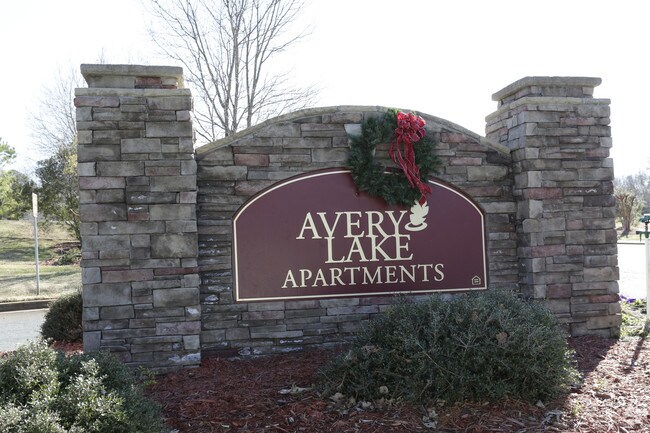 Photo - Avery Lake Apartments